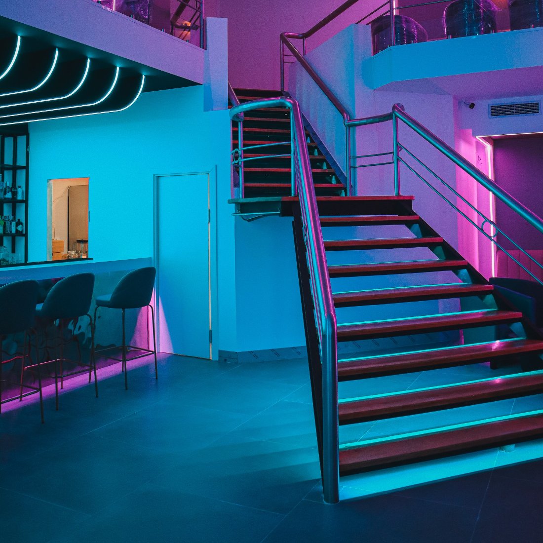 Interior e escadaria do B'Live